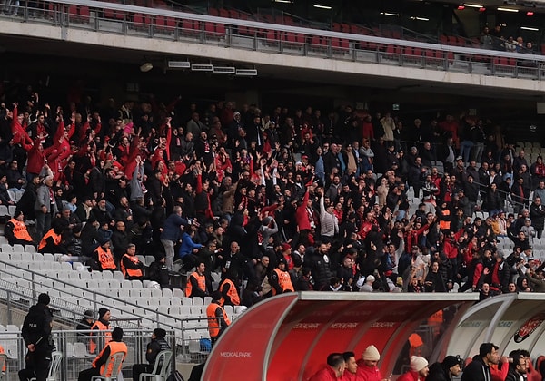 İstanbul temsilcisi, cezaya itiraz etti. Kulüpten yapılan resmi açıklamada "Yine ceza, yine TFF, yine komik!" ifadelerine yer verildi.