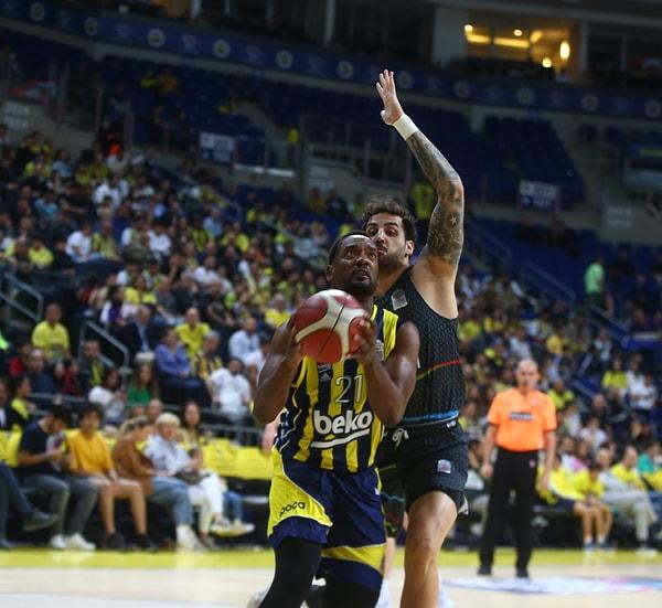 Fenerbahçe Beko, Basketbol Süper Ligi play-off çeyrek final serisinin ilk maçında Aliağa Petkim'i konuk etti.