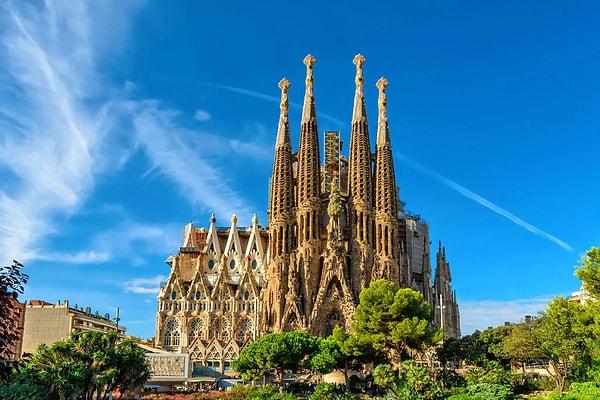 2. Peki Barselona'da bulunan Sagrada Familia'ya. Sence maliyeti ne kadar?