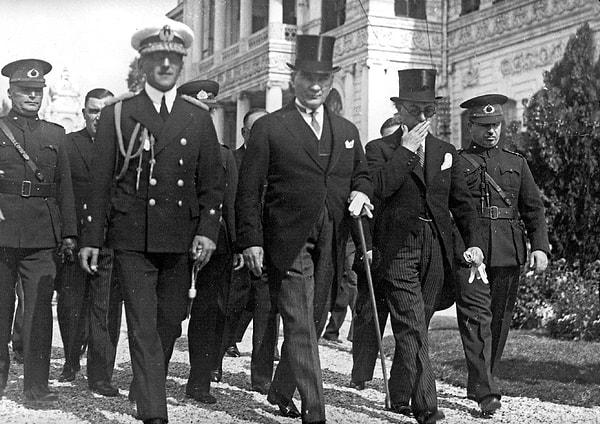 2. "Atatürk, Samsun'a ayak bastı." sözleri, bu dönemde kulaklarda yankılanmaya başladı.