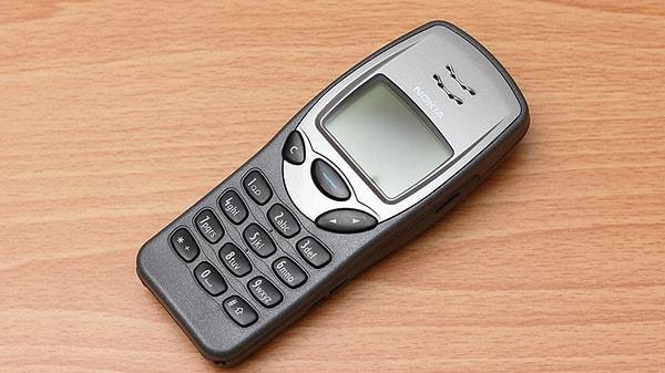 Bir zamanların ünlü cep telefonu üreticisi Nokia, geçtiğimiz günlerde 25. yılına giren efsane tuşlu telefon modellerinden Nokia 3210'nun yenilenen sürümünü piyasaya sürdü.