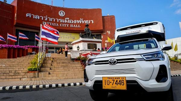 Toyota'nın açıklamalarına göre, elektrikli Hilux'un seri üretimi araç satışlarının yarısından fazlasını pick-up modellerinin oluşturduğu Tayland'da gerçekleşecek.