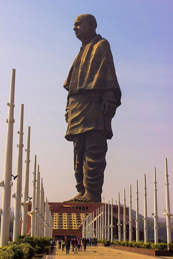 11. Hindistan'da bulunan Birlik Heykeli dünyanın en uzun heykelidir. 182 metre yüksekliğiyle Özgürlük Heykeli'nin neredeyse üç katı yüksekliğindedir.