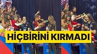 A Milli Kadın Voleybol Takım Kaptanı Eda Erdem'e İtalya Maçı Öncesinde Küçük Taraftarlardan Yoğun İlgi