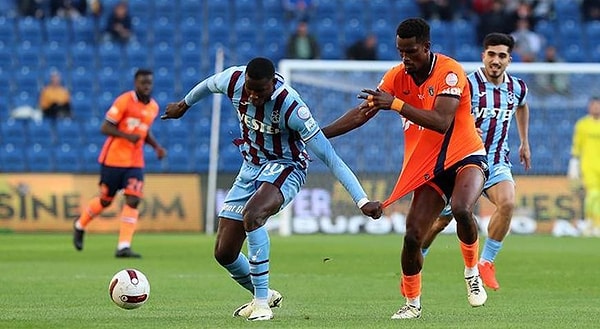 Süper Lig'in 37. haftası, üçüncülük mücadelesine sahne oldu. Lig dördüncüsü Başakşehir, üçüncü sıradaki Trabzonspor'u ağırladı.