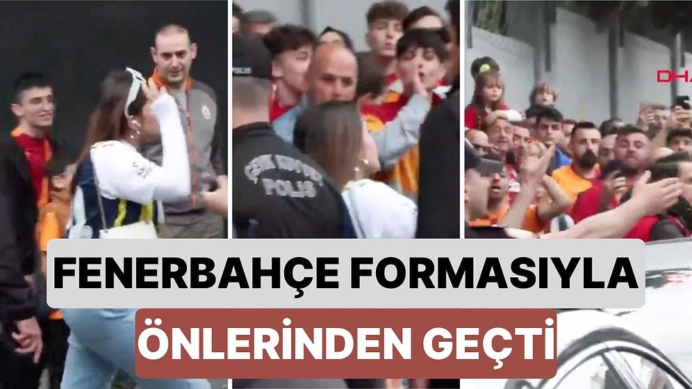 Şişe Fırlattılar! Galatasaraylı Taraftarların Önünden Bir Kadın Fenerbahçe Formasıyla Geçince Olay Çıktı