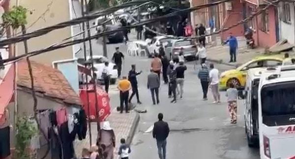 Dehşet veren olay, Sultanbeyli Sakarya Caddesi Abdurrahmangazi Mahallesi üzerinde saat 14.00 sıralarında yaşandı.