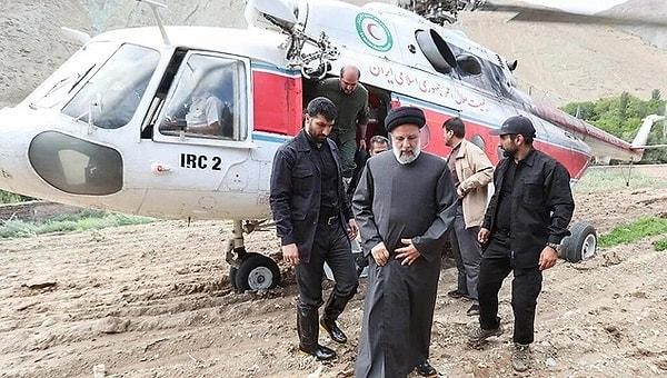İran Cumhurbaşkanı İbrahim Reisi'nin helikopter kazası geçirdiği haberi duyulması sonrası resmi devlet televizyonu ve resmi kaynaklardan farklı açıklamalar gelmeye devam ediyor. İran devlet televizyonunun 'helikopter enkazına ulaşıldı' bilgisi İran Kızılay'ı tarafından yalanlanırken, İran Cumhurbaşkanı Yardımcısı Muhsin Mansuri 'Cumhurbaşkanı İbrahim Reisi'nin helikopterindeki yolculardan biri ve bir mürettebatla birden fazla kez temas kuruldu' ifadelerini kullandı. İran Kızılay'ından yapılan son açıklamada 'Durum çok zor; Başkanın helikopter kazasının yeri henüz bulunamadı' denildi.