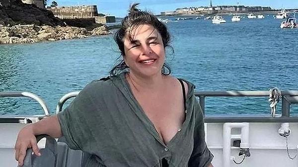 Ünlülere eleştiriler devam ederken ünlü oyuncu Esra Dermancıoğlu da kıyafetlere sosyal medya hesabından verdi veriştirdi.