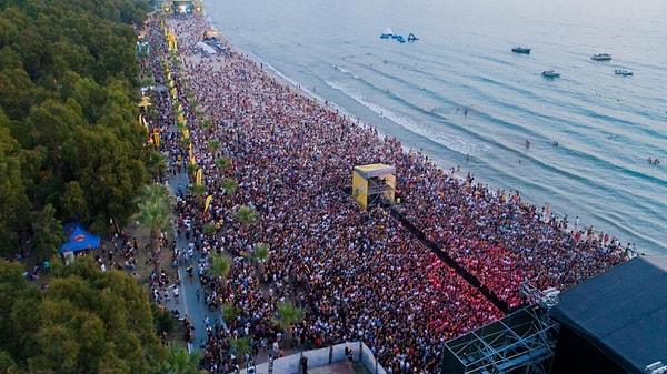 Peki ülkemizin en meşhur festivallerinden olan Zeytinli Rock Festivali'nin 2000'li yıllarda bilet fiyatı ne kadardır?