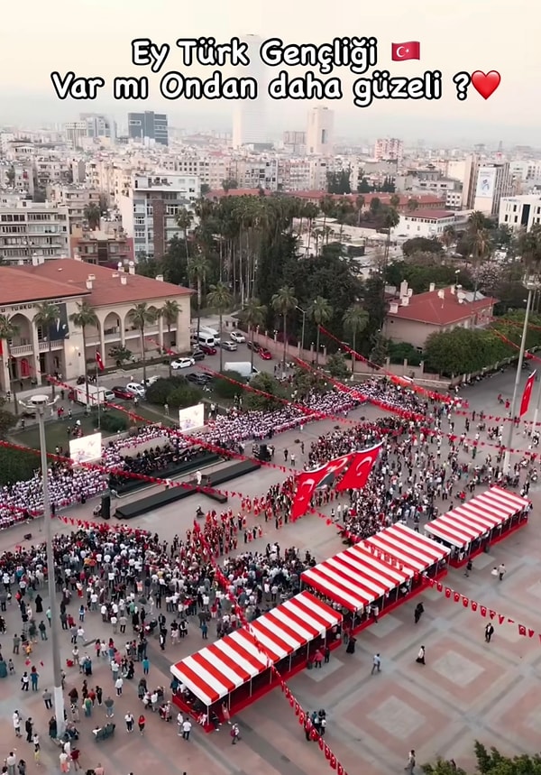 Alkışlar eşliğinde gerçekleşen bu görkemli kutlama sosyal medyanın da yıldızı oldu.