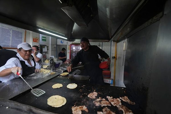 "Sadece bir tortilla, kırmızı veya yeşil sosumuz var. Etin kalitesi, tacoyu lezzetli yapan şey. Takomuzun lezzeti, basitliğinden geliyor."