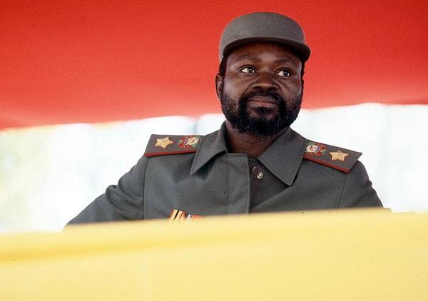 19 Ekim 1986'da Mozambik Cumhurbaşkanı Samora Machel ve birçok Mozambikli bakanı taşıyan iki motorlu uçak, Mozambik-Güney Afrika sınırı yakınlarına düştü. Kazada Machel, Mozambik hükümetinin bazı bakanları ve üst düzey yetkilileri de dahil olmak üzere 33 kişi hayatını kaybetti. Kaza sonrası yapılan soruşturmalarda pilot suçlu bulundu.