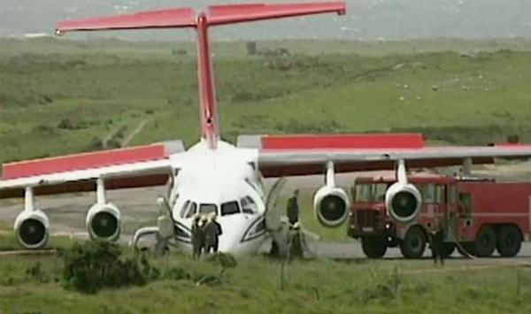 Haziran 1994'te, o dönemde Galler Prensi olan İngiltere Kralı 3. Charles, şiddetli rüzgar nedeniyle kullandığı uçağın kontrolünü kaybetti ve uçağın düşmesine yol açtı. Olayda kimse yaralanmamasına karşın 1 milyon doların üzerinde hasar meydana geldi.