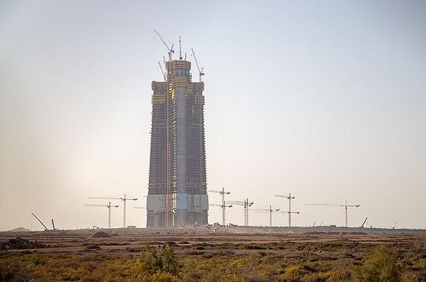 Dubai'de inşa edilen Jeddah Tower'ın (Cidde Kulesi) ise 1 kilometreyi aşan boyuyla dünyanın en uzun binası olması planlanıyor.
