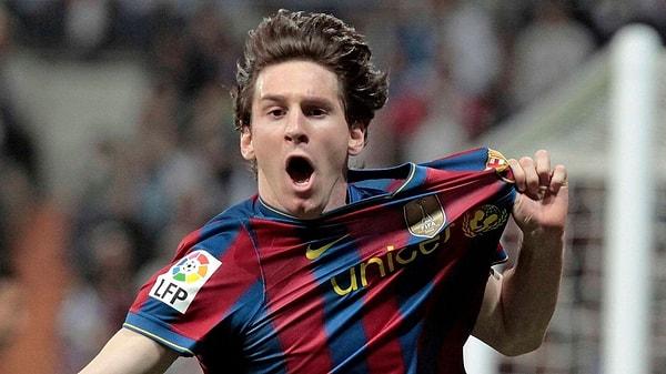 İspanyollar, bir dönem Barcelona ile lig ve dünya futbol tarihine damga vuran, şu anda da kariyerini MLS ekibi Inter Miami'de sürdüren Messi'ye "uzaylı" diyordu.