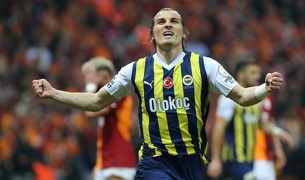 Fenerbahçe, geçtiğimiz hafta sonu derbide Galatasaray’ı mağlup ederek ligin son haftası öncesi puan farkını 3’e düşürdü.