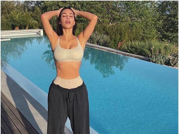 Kim Kardashian'ın sosyal medya gücü de ele alındığında, özellikle Z kuşağının bu tarz bir görünümü 'ideal' olarak algıladığı iddia ediliyor. Çoğu influencer, bu tarz bir vücuda sahip olmak istiyor.