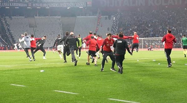 Atatürk Olimpiyat Stadı’nda Beşiktaş ile Trabzonspor arasında oynanan maçta Beşiktaş rakibini 3-2 skorla mağlup etti.