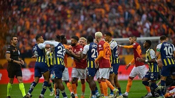 Fenerbahçe'nin Galatasaray'ı deplasmanda 1-0 yendiği maçta iki takım futbolcuları, kavgaya tutuşmuştu.