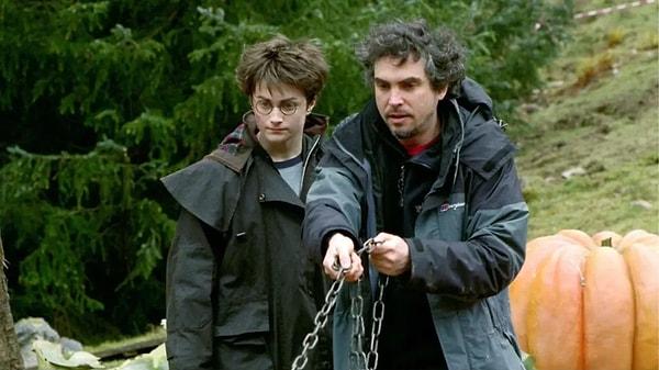 Harry Potter serisinin üçüncüsünün üzerinden 20 yıl geçti. Geçtiğimiz günlerde bu yıldönümü vesilesiyle yönetmen Alfonso Cuarón Total Film'e konuştu ve filmin yönetmenliğinin kendisine teklif edildiğinde verdiği tepkiyi anlattı.