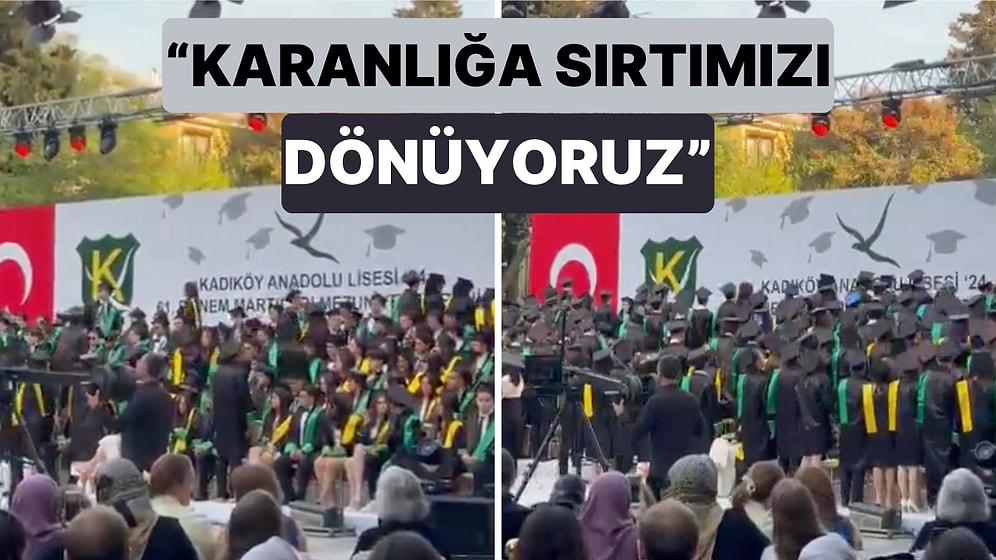Kadıköy Anadolu Lisesi'nde Protesto! Yaptığı Baskılarla Bilinen Müdür Konuşurken Öğrenciler Arkasını Döndü