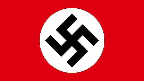 Geçtiğimiz günlerde karşılaşılan bir yabancı dil ilanı ile birlikte, Nazi sembolü karşımıza çıktı. Görenlerse 'Nasıl yani?' dedi.