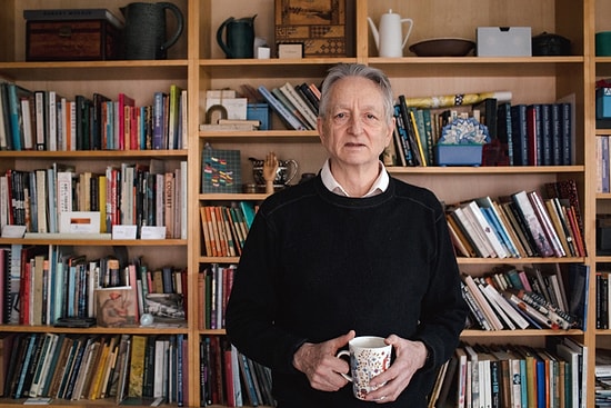 'Godfather of AI' Geoffrey Hinton Warns: AI Could Erase Jobs