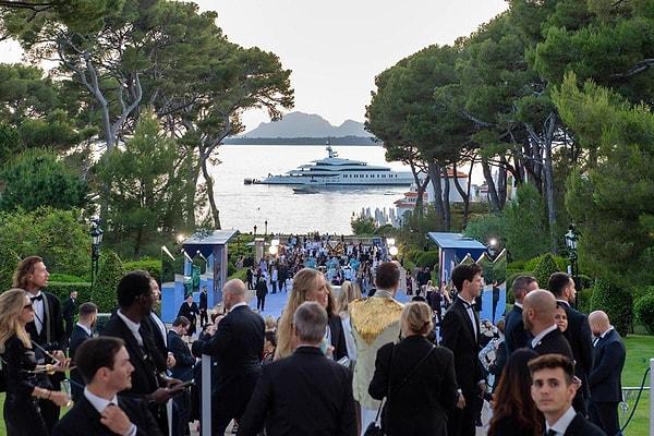 Surprising Auction at Cannes