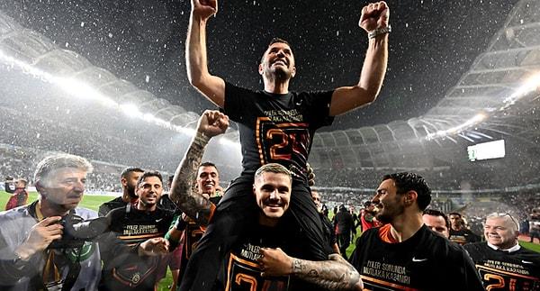 2023-2024 sezonunu Galatasaray şampiyon olarak tamamladı.