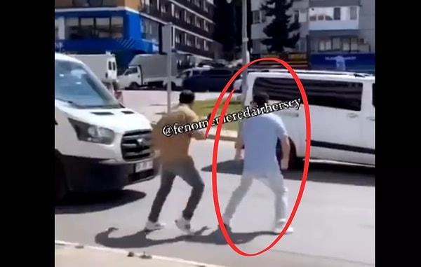 Videonun devamında yanındaki şahısla birlikte karşıdan karşıya geçmeye karar veren Sinan Akçıl, kazaya sebep oldu.