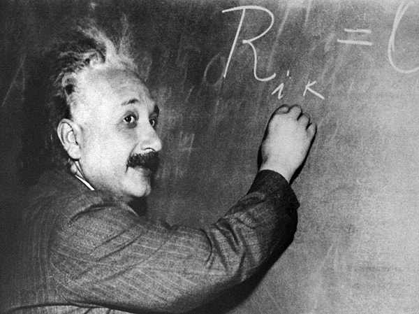 İnsan yetiştirirken bir diğer önceliği de toplumsal sorumluluk duygusuna veren Einstein devam eder,