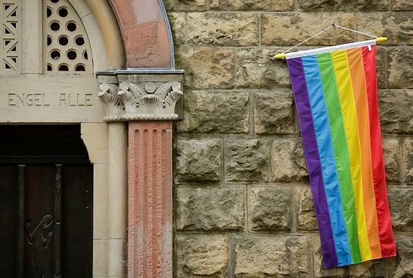 Vatikan, eşcinseller ve eşcinsel kültürü destek veren insanların ilahiyat fakültelerine girmesine karşı çıkıyor.