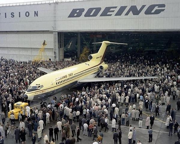 3. Türünün ilk örneği Boeing 727'nin açılışı. (1962)