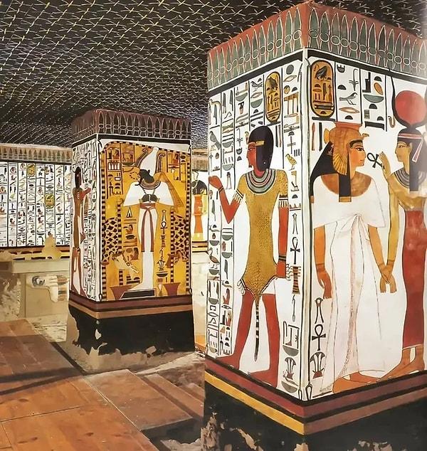 7. Kraliçe Nefertari'nin 3.200 yıllık mezarı. Bu mezar antik Mısır'ın Sistine Şapeli olarak da adlandırılmaktadır.