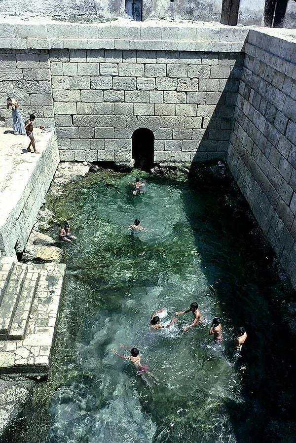 14. Tunus'taki Gafsa'da bulunan ve ikisi açık olan üç Roma havuzundan biri. M.Ö. 2. yüzyılda inşa edilen bu havuzlar yaklaşık beş metre derinliğindedir ve sıcak su kaynaklarıyla beslenmektedir.