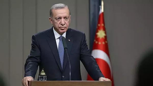 Cumhurbaşkanı Recep Tayyip Erdoğan, kurmaylarına olağan kongre için çalışmaları yönünde de talimat verdi. AK Parti kurmayları, A takımını da değiştirecek olan büyük kongreyi 2025 yılının sonbaharına bırakmayı planladığı öğrenilirken, kongrelerin takvimi ise Erdoğan'ın yıl içindeki programıyla uyumlu hale getirileceği konuşuluyor.