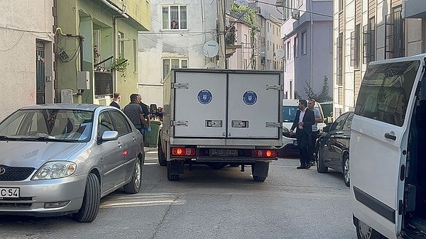 Günün en üzücü haberi Bursa’dan geldi. Boyacılık yapan 39 yaşındaki Murat Kılıç isimli şahıs, çocuklarını katlederek polise teslim oldu.