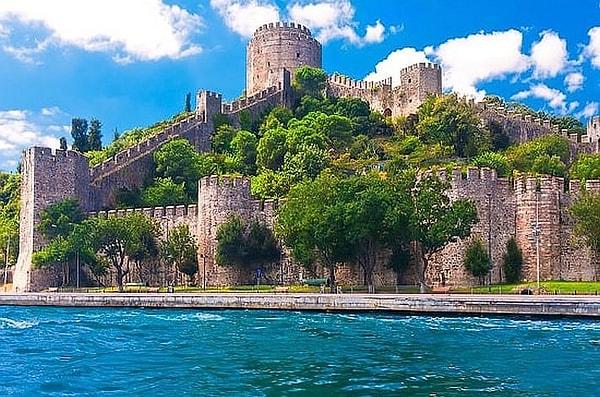 İlk yerleşimi milattan önceye kadar dayanan İstanbul’da, 1452 yılında yapılan Rumeli Hisarı’nın altında gizli geçitler keşfedildi.