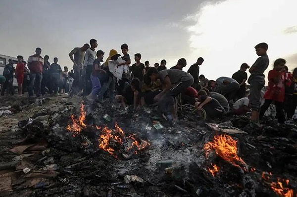 İsrail'in hava saldırısı sonrası Refah'ta yüzlerce masum sivil ve çocuk hayatını kaybederken, Filistin halkı için yapılan destek paylaşımlarına bir yenisi daha eklendi.