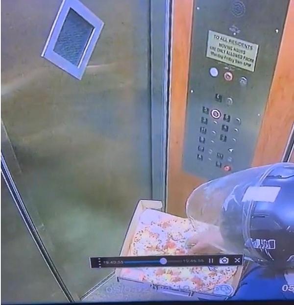 Kurye yaptığının anlaşılmayacağını düşünse de asansörün güvenlik kamerasına kaydolan görüntülerle birlikte olay ortaya çıktı.