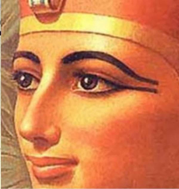 7. Kohl eyeliner, antik çağlardan beri Afrika, Orta Doğu, Pakistan ve Hindistan'da kullanılan geleneksel bir göz makyajıydı.