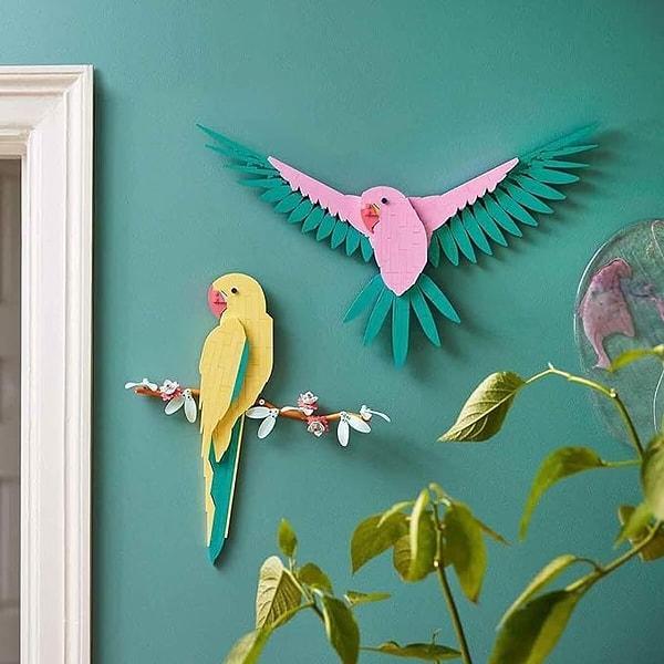 Odanıza neşe katacak, duvarınızda sergileyebileceğiniz bir çift papağan...