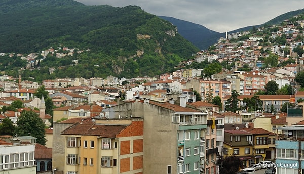 Buyurunuz, burası da binalarla dolmadan önce, henüz nefes alınabildiği zamanlardaki hali.