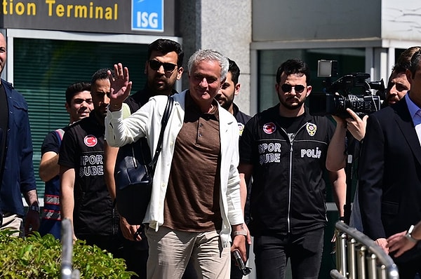 8-9 Haziran'da yapılacak başkanlık seçimi öncesinde teknik direktör İsmail Kartal ile yolları ayıran Fenerbahçe, takımı Jose Mourinho'ya emanet etti.