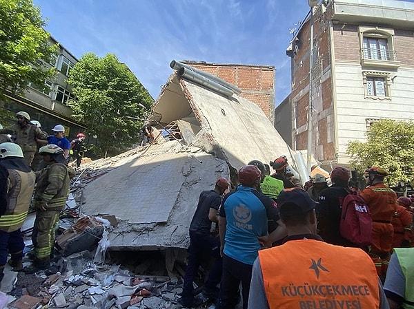İstanbul Küçükçekmece Kartaltepe Mahallesi'nde bugün 3 katlı bir bina çöktü. Bina enkazında 1 kişi hayatını kaybetti, 8 kişi yaralı olarak çıkartıldı.