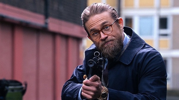 Hunnam 2019 yılında Guy Ritchie'nin suç filmi 'The Gentlemen'da esrar kralı Mickey Pearson'ın sağ kolu Raymond Smith'i oynamış ve performansı çok beğenilmişti.