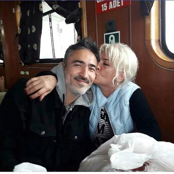 Rap müziğin usta ismi Sagopa Kajmer akciğer kanseriyle mücadele eden annesi Serpil Özyavuz'u 71 yaşında kaybetti.