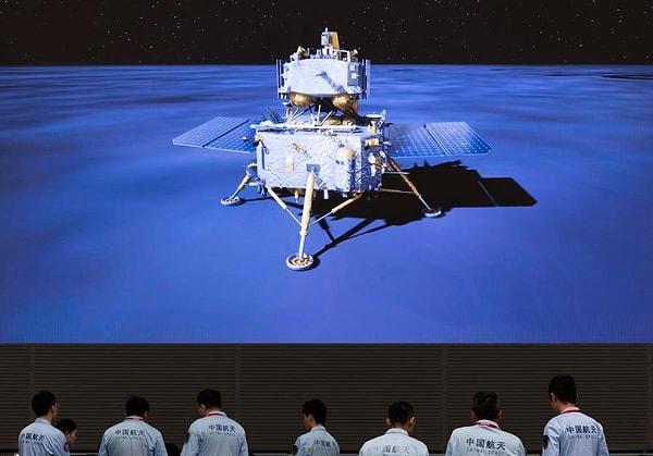 Uzay yarışı tarihsel olarak ABD ve Rusya'nın hakimiyetinde olsa da, Çin ile Japonya ve Hindistan gibi ülkeler de Ay görevleri de dahil olmak üzere kendi uzay programlarını geliştiriyorlar.