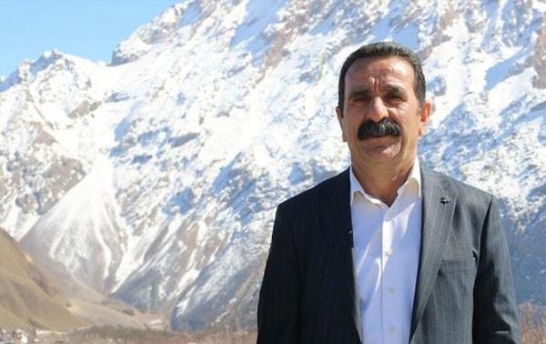 DEM Partili Hakkari Belediye Başkanı Mehmet Sıddık Akış'ın PKK/KCK üyeliği iddiaları nedeniyle gözaltına alınarak, yerine kayyum atanmasına tepkiler sürüyor.